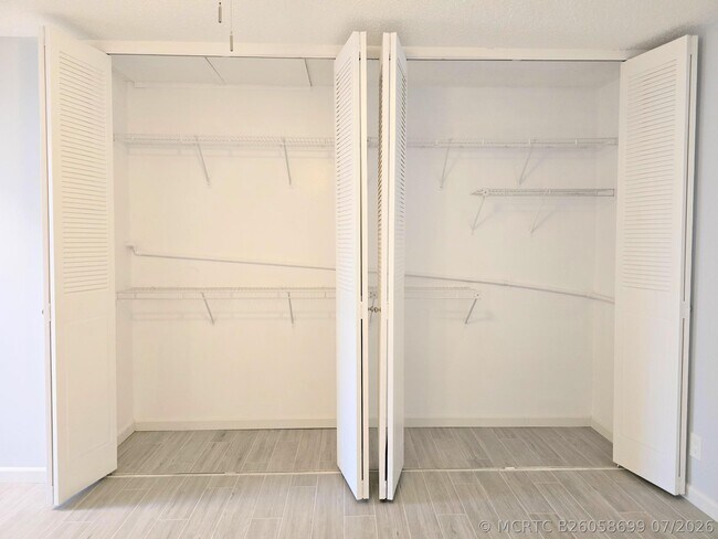 2737 Emory Dr E Unit D