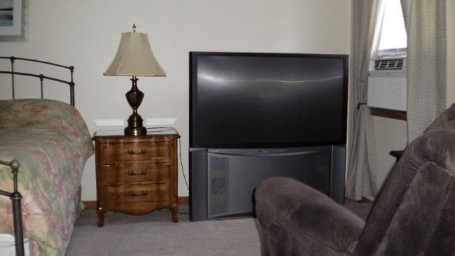 Photo - 936 Russell Rd