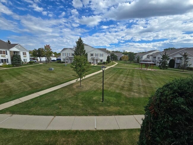 Building Photo - 1531 Silverstone Dr Unit 1531