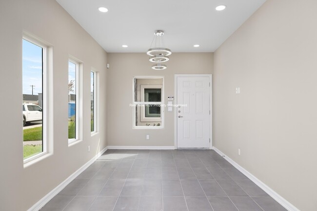 Photo - 11006 N 33rd Ln