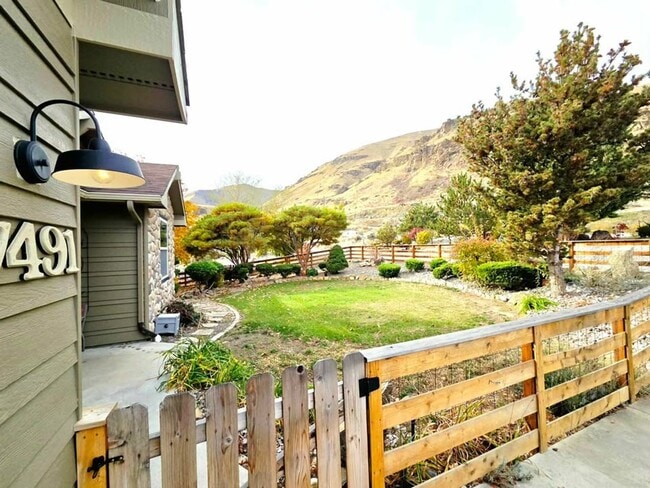 Photo - Gorgeous 4 Bed, 3 Bath Home w/ STUNNING RIVER FRONT VIEWS!!