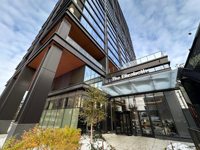 Building Photo - 225 N Elizabeth St Unit 709