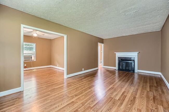 Photo - 1744 S Olympian Way SW