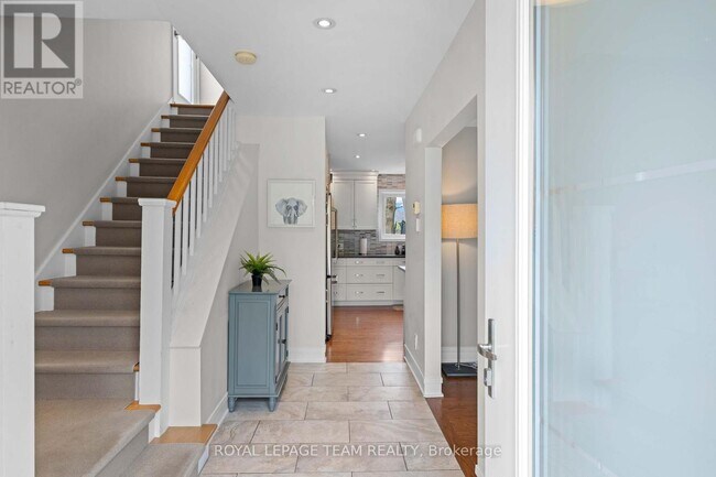 Photo - 2064 Neepawa Ave