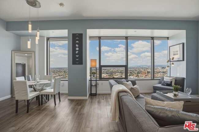 Photo - 1100 Wilshire Blvd Unidad 2201