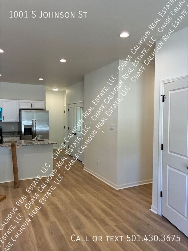 Photo - 1001 Johnson St