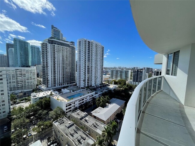 Photo - 601 NE 23rd St Unidad PH04