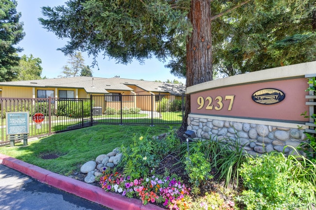 Folsom Gateway