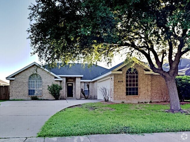 Building Photo - No Application Fees* Rental