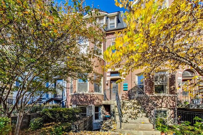 Photo - 1429 Clifton St NW Unit 1