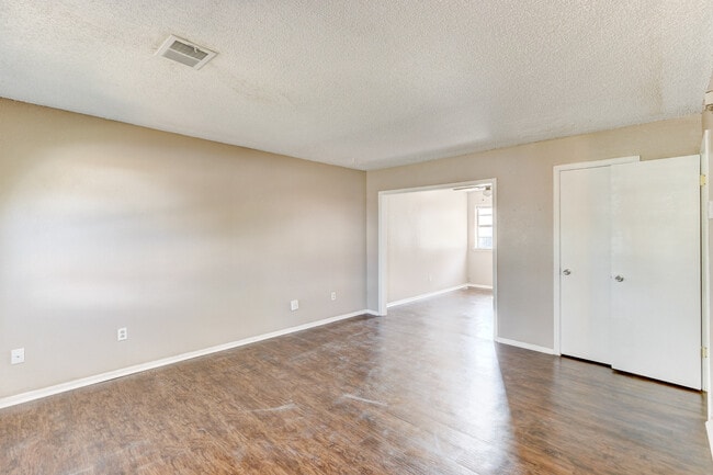 Photo - Discover Your New Home: 2-Bedroom Duplex Now Available in Edmond, OK!