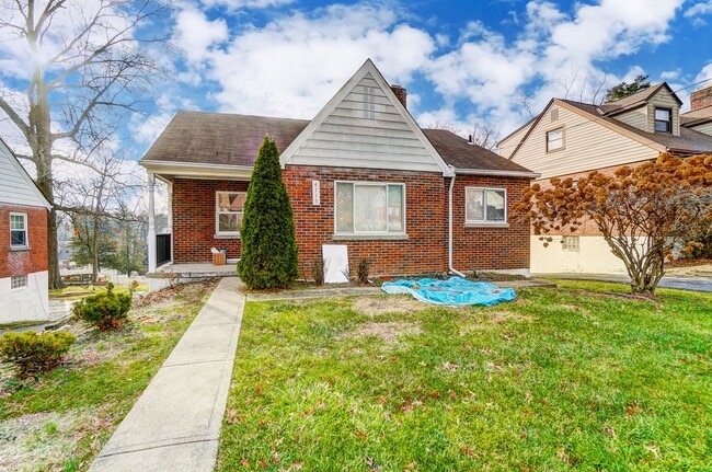 Building Photo - 2 Bedroom, 1 Bathroom with Large Backyard!