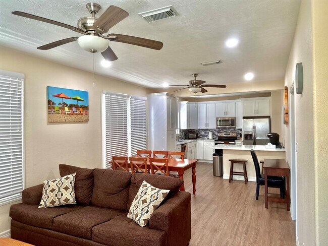 Photo - 4202 Avenue T 1/2