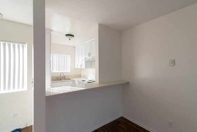 8123 - Sepulveda Apartments