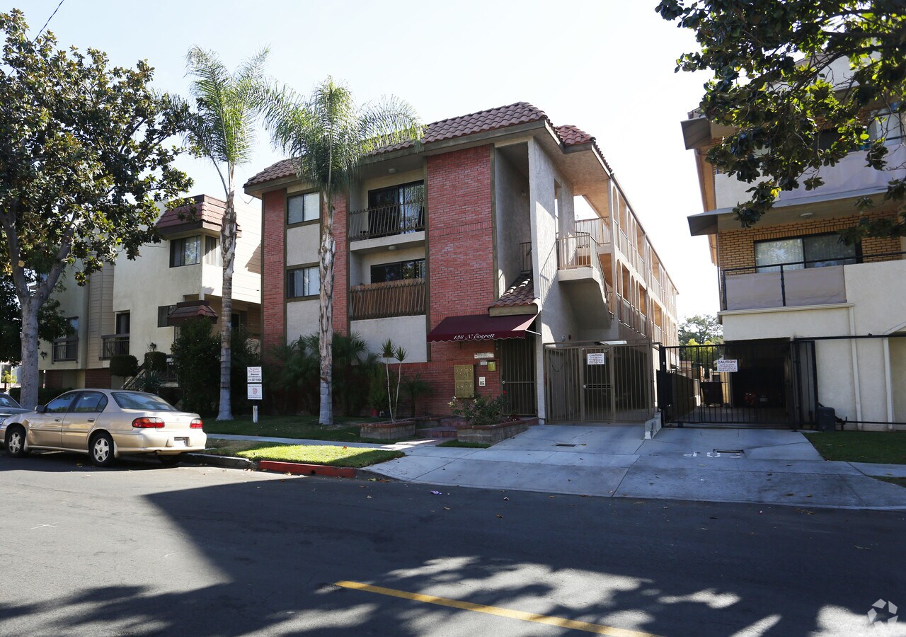 Building - 138 N Everett St