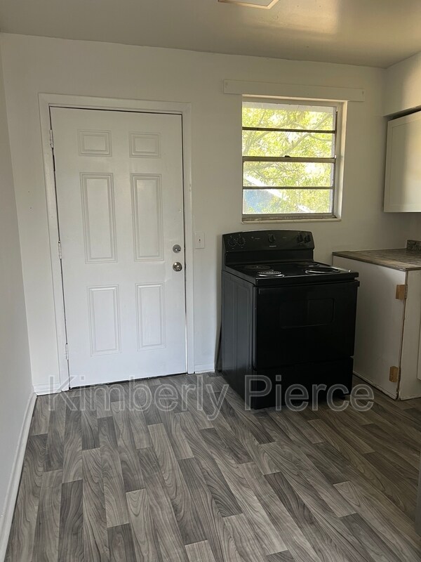 Photo - 1554 W 22nd St Unit 4