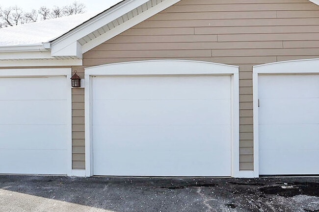 Photo - 236 Deerpath Ct Unit B1