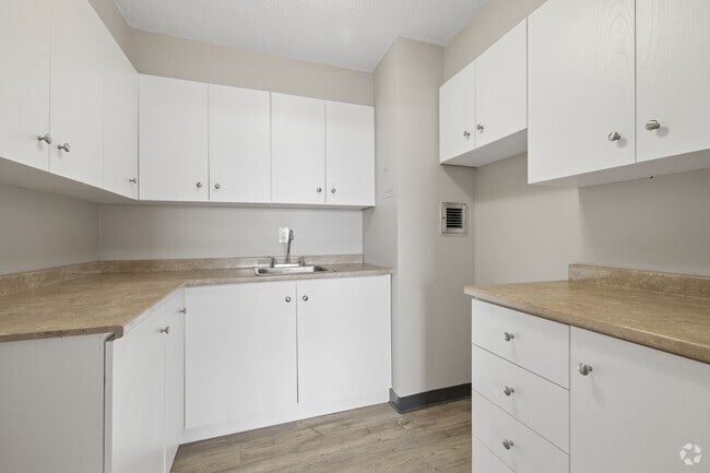 1BR, 1BA - 680SF - Kitchen - Gatineau View Apartments