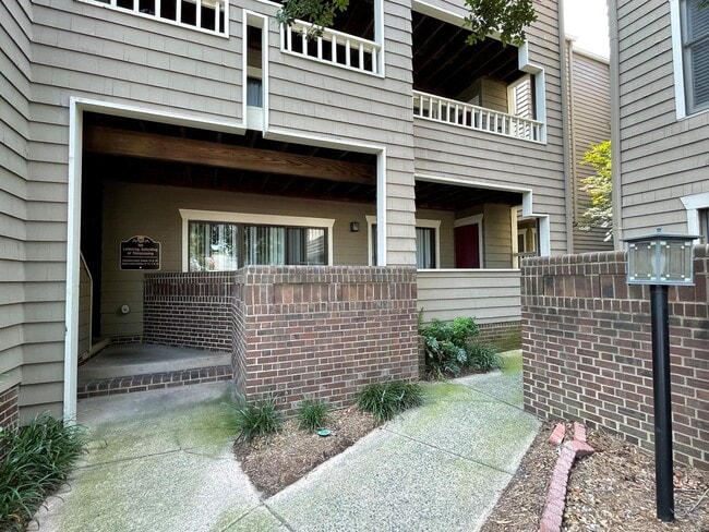 First floor condo in Barringer Square! - First floor condo in Barringer Square!