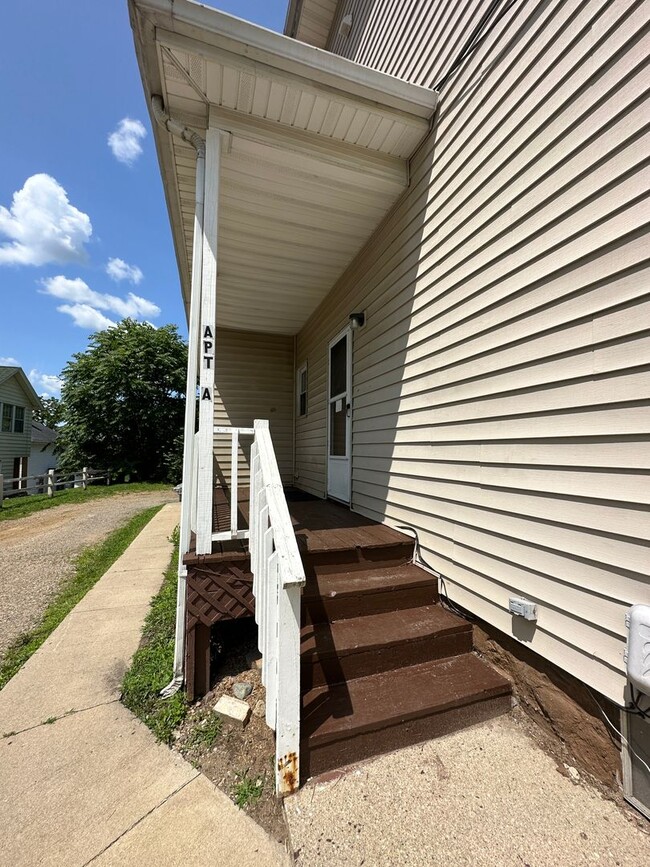 Photo - 504 N State St Unit Apt #A - Lower Left Side