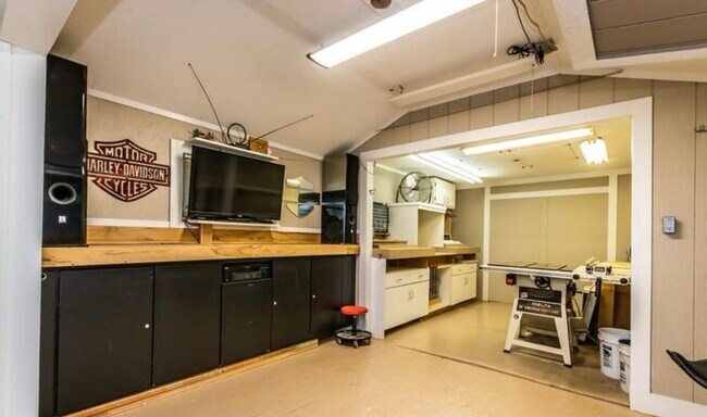 inside of patio - 704 E Moneta Ave