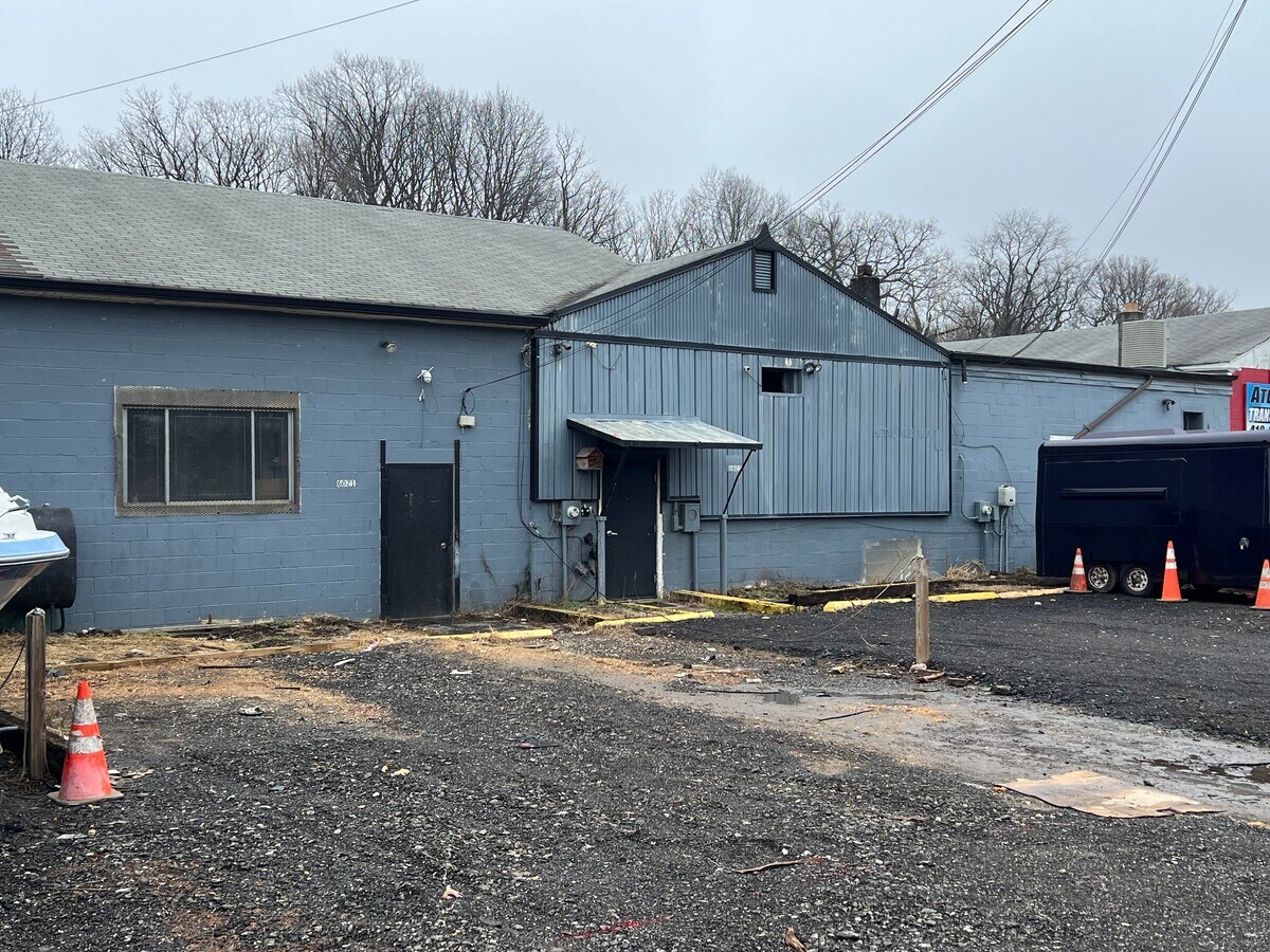 Photo - 6021 Olson Rd