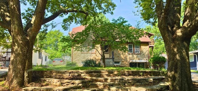Building Photo - 1612 S Kier St