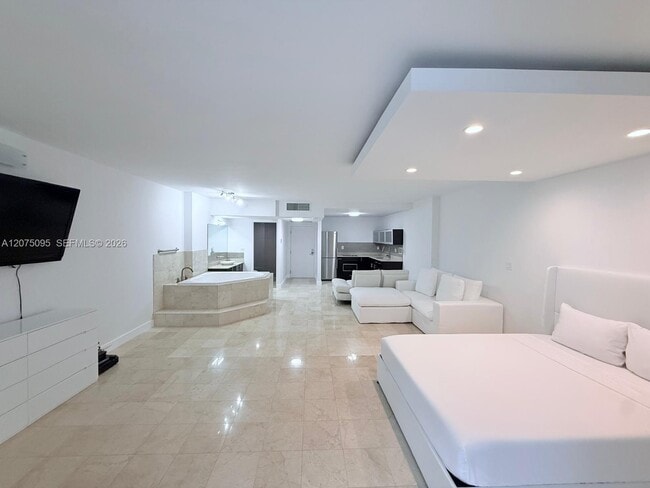 Building Photo - 2301 Collins Ave Unit 621