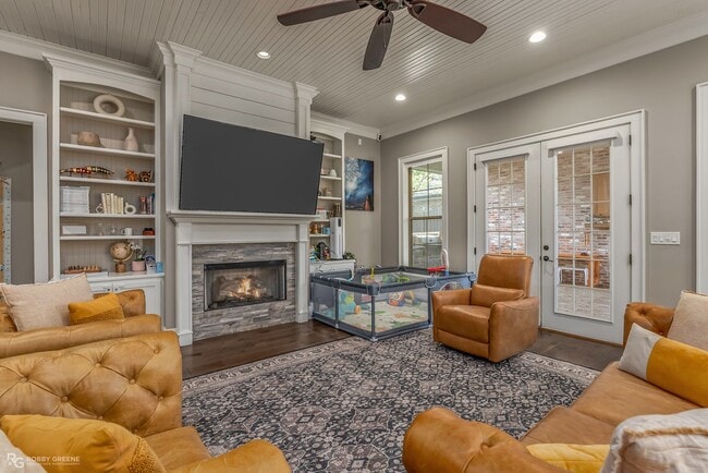 Photo - Oak Alley Neighborhood!