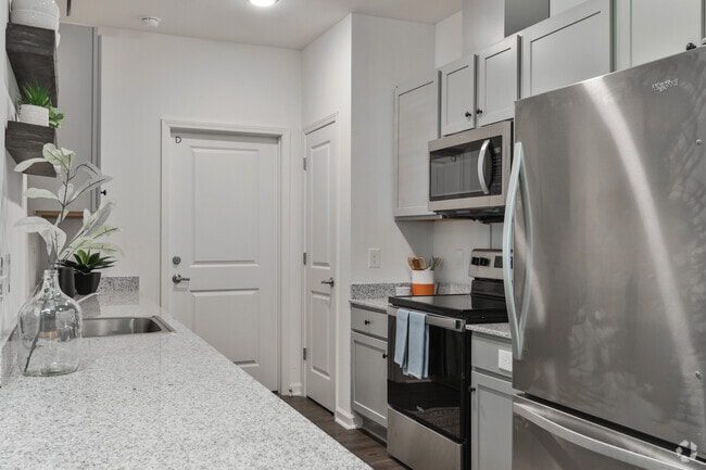 4BR, 4BA - 1,302 SF