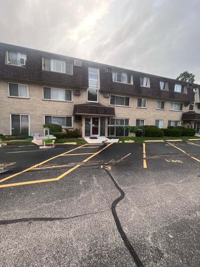 Building Photo - 8814 Briar Ct Unit 3C