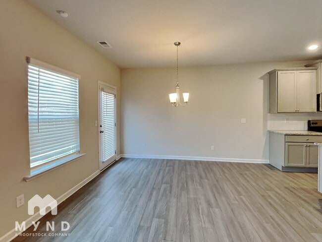 Photo - 4949 Lower Elm St