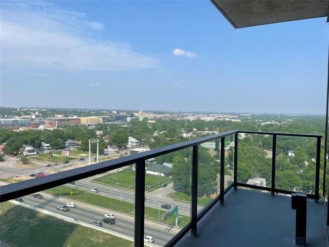 Photo - 84 East Ave Unidad 1604