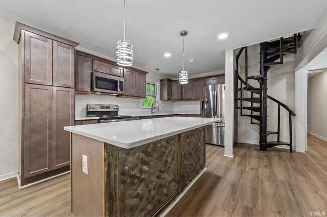 Photo - Room in House on Buckingham Rd