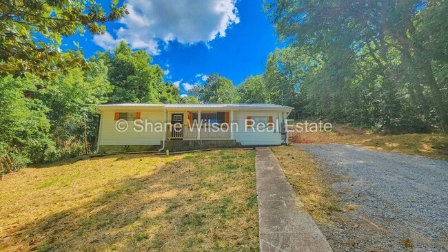 Building Photo - 108 Halsey St