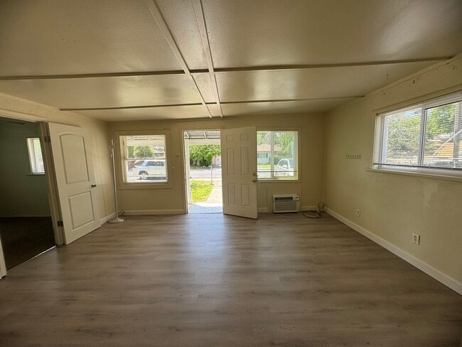 Photo - 2 Bedroom Home With A Spacious Yard Unit 505 Bryte Ave