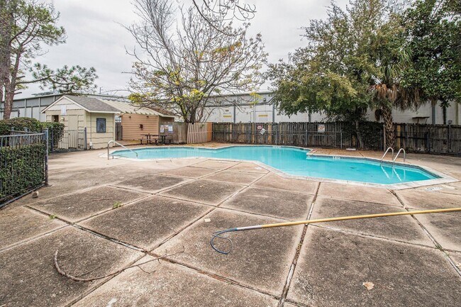 Photo - 8201 Richmond Ave. Unit True