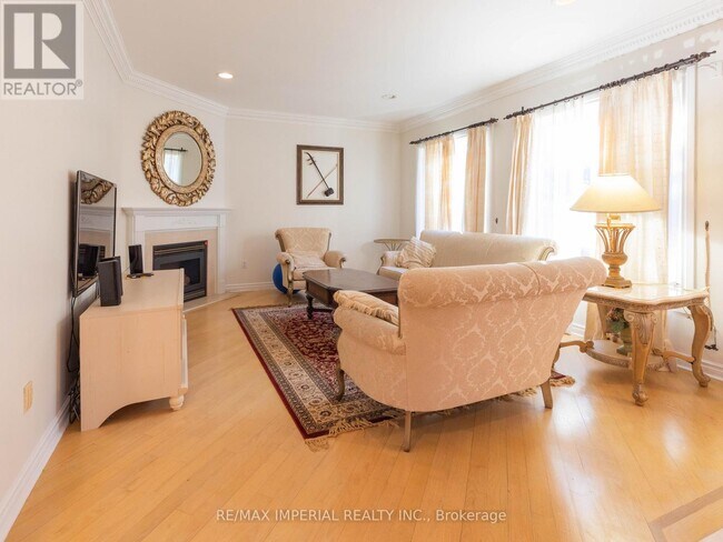 Photo - 2 Farnham Dr