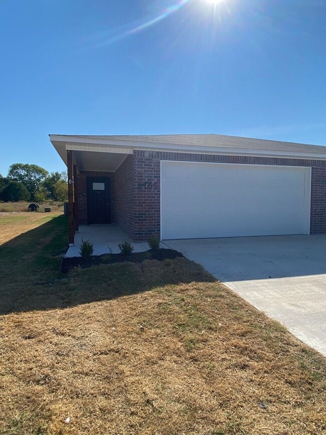 Photo - Available for Pre-leasing Today! -Three Bedroom | Two Bathroom Duplex in Lawlis Ranch