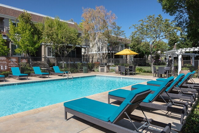 Building Photo - 1000 Kiely