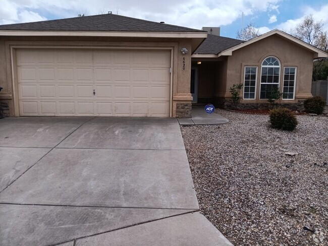 Building Photo - Charming 3-Bedroom, 2-Bathroom home locate...