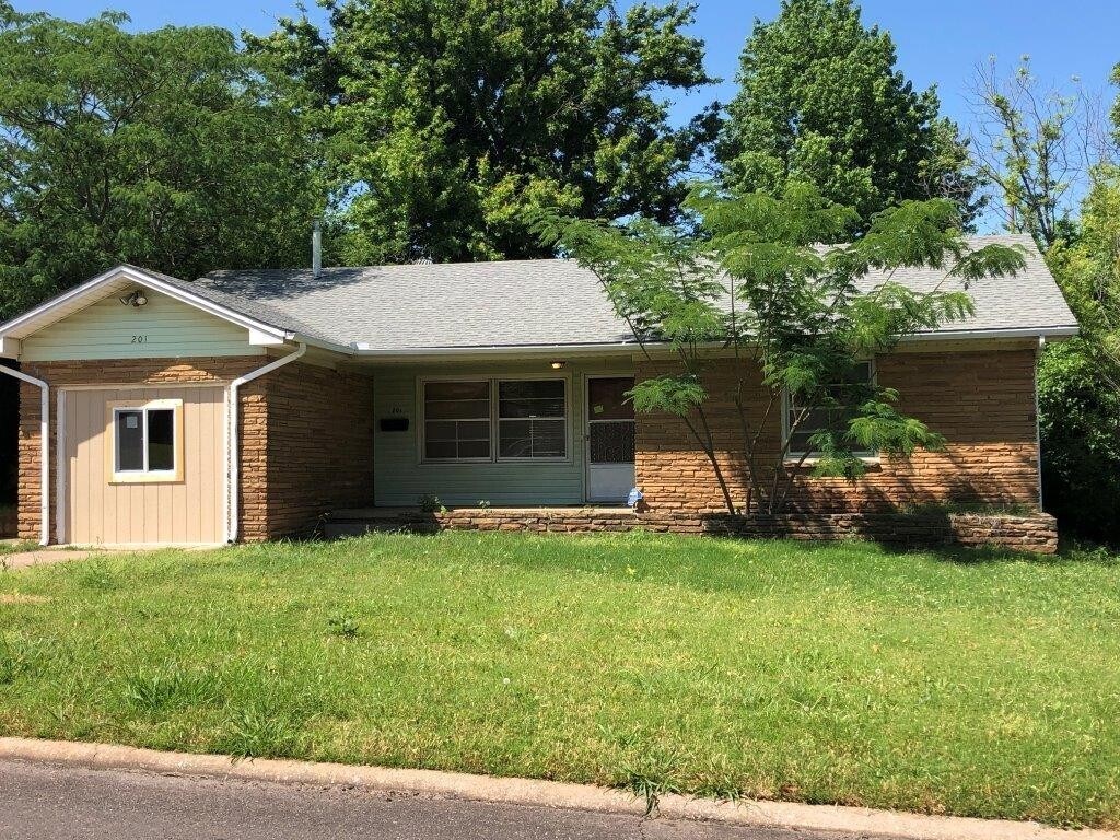 4 bed 1 bath in MWC! new paint and flooring! - 4 bed 1 bath in MWC! new paint and flooring!