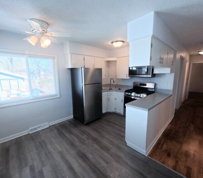 Photo - 822 16th St SE