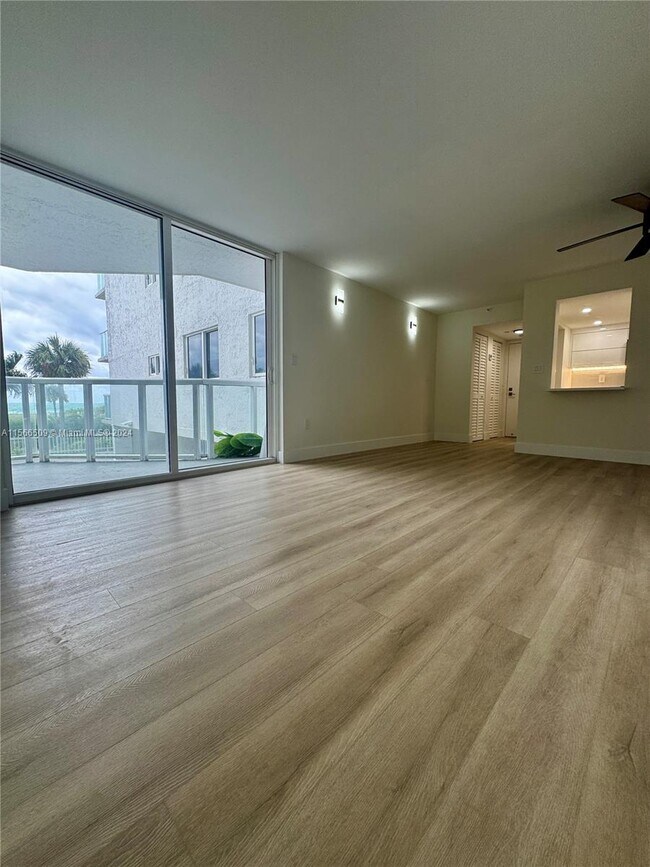 Photo - 2457 Collins Ave Unit 203