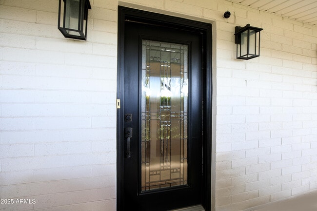 808 E Cavalier Dr