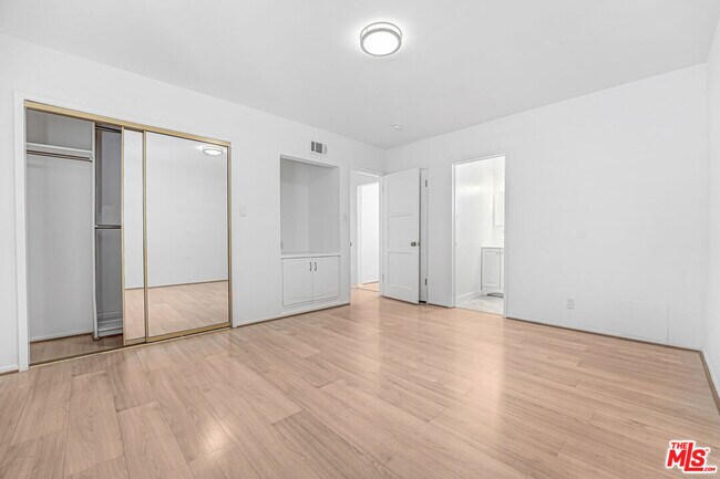 Photo - 10393 Almayo Ave Unit 5