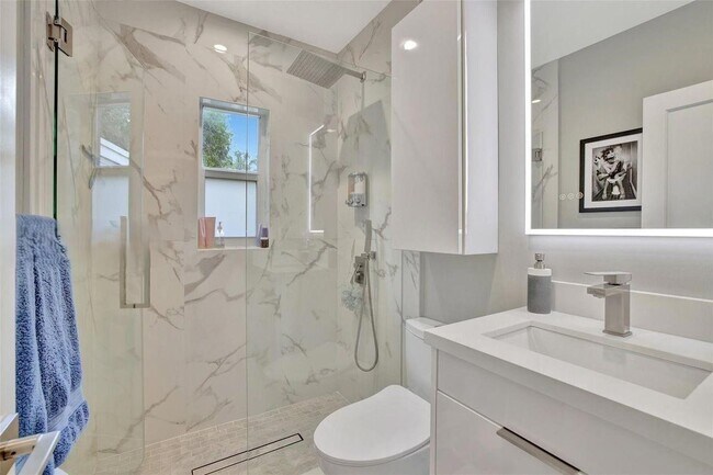 Photo - 828 SW 15th St