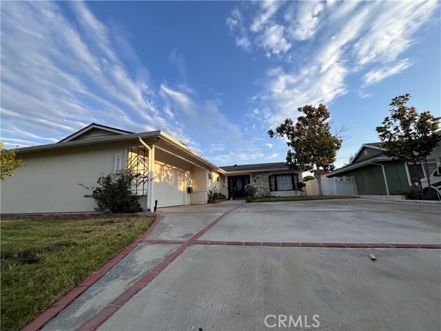 Photo - 19714 Steinway St House