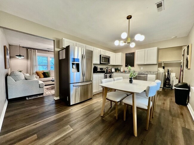 Photo - 3 BDR Ranch w/ Fenced yard, laundry, garag...