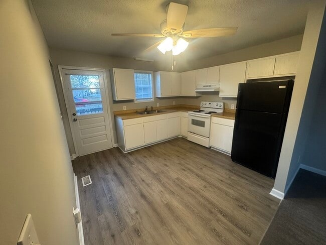 Photo - Adorable 2 Bed 1 Bath Duplex, Available Now! Casa Adosada